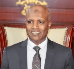 Portrait de Abdoulaye Sabre Fadoul, Ministre d'État, Ministre des Affaires étrangères, de l'Intégration africaine et tchadienne de l'étranger