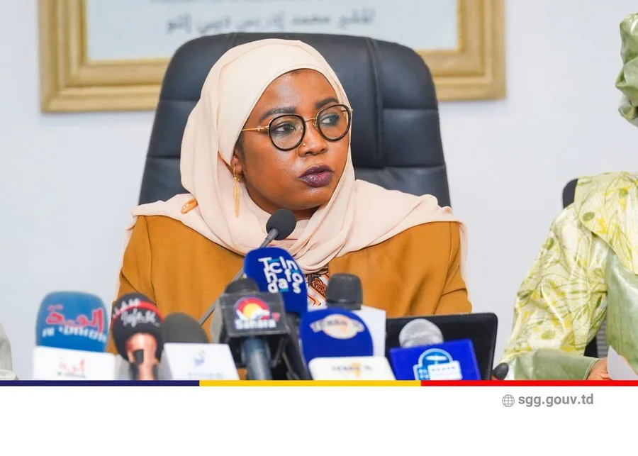 Portrait de Ramatou Mahamat Houtouin, Ministre Secrétaire générale du Gouvernement, chargée de l'application du Bilinguisme dans l'Administration et des relations avec les grandes institutions