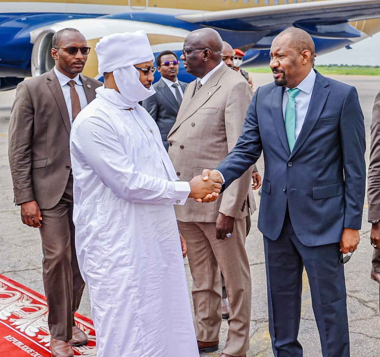 Accueil d’une délégation officielle à l’aéroport - Photo 13