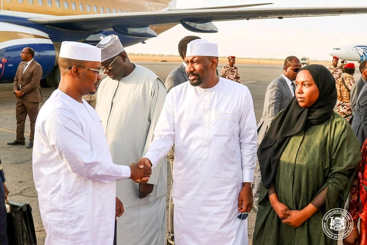 Accueil officiel et échanges bilatéraux à l’aéroport - Photo 7