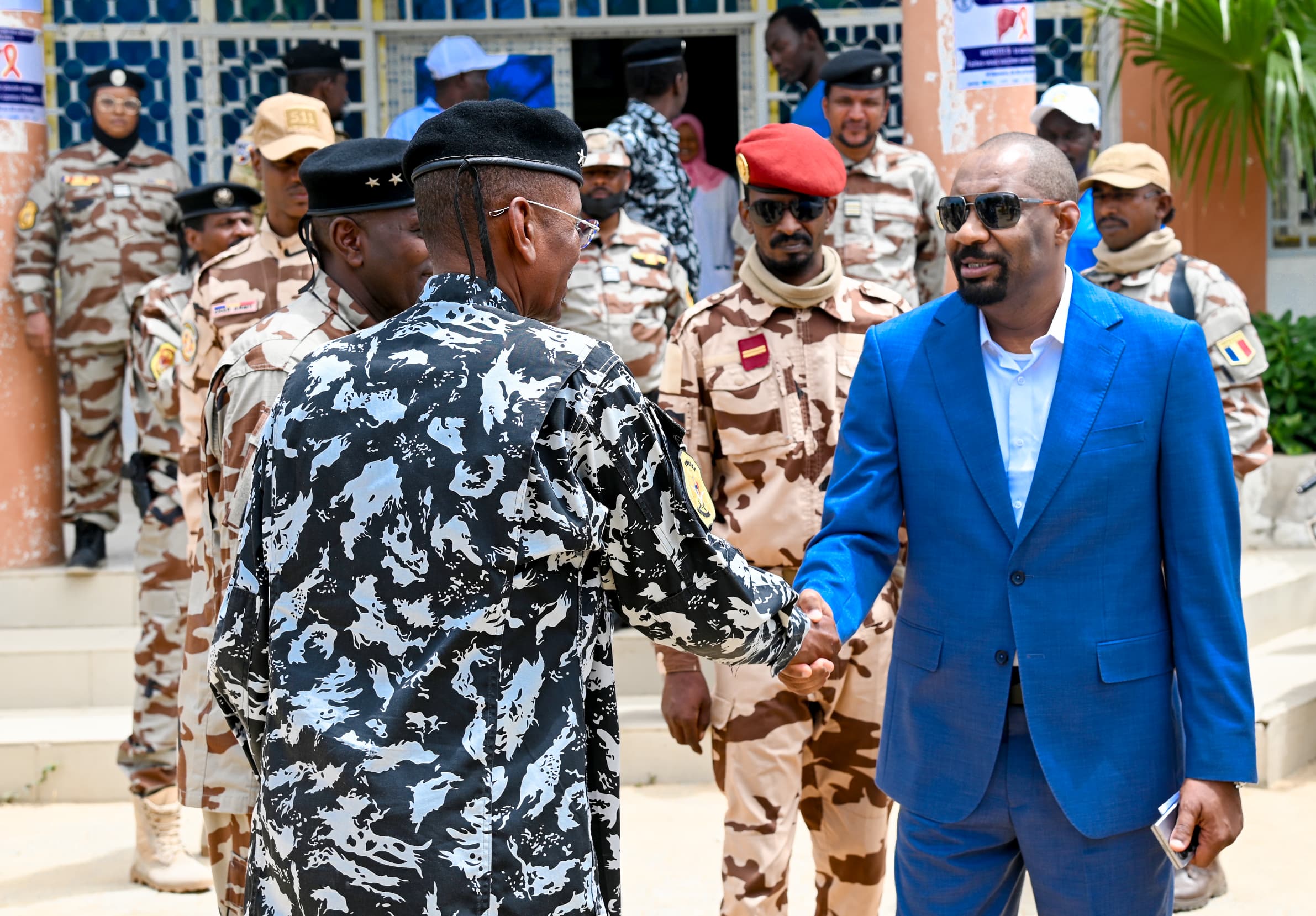Rencontre avec les forces de défense et de sécurité - Photo 3